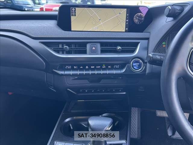 Lexus UX 2021-11 6012002-15