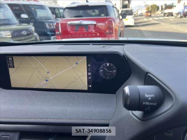 Lexus UX 2021-11 6012002-17
