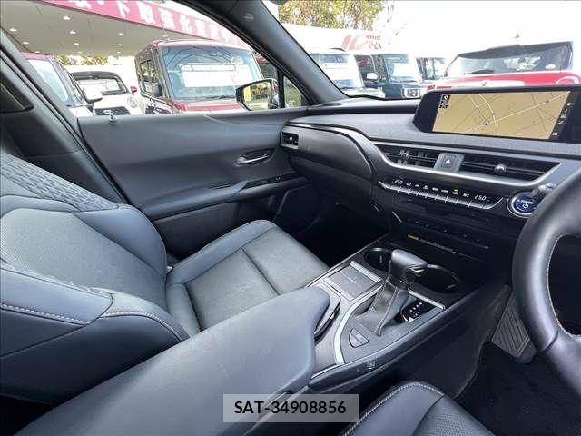 Lexus UX 2021-11 6012002-20