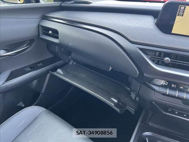 Lexus UX 2021-11 6012002-21