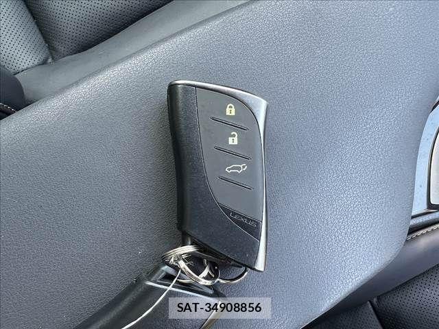 Lexus UX 2021-11 6012002-24