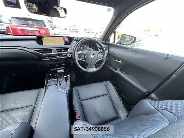 Lexus UX 2021-11 6012002-28