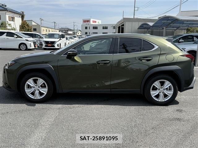 Lexus UX 2023-12 6264908-9