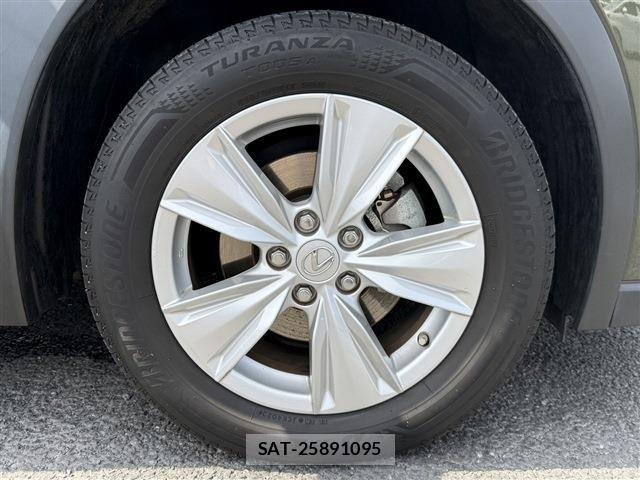 Lexus UX 2023-12 6264908-12