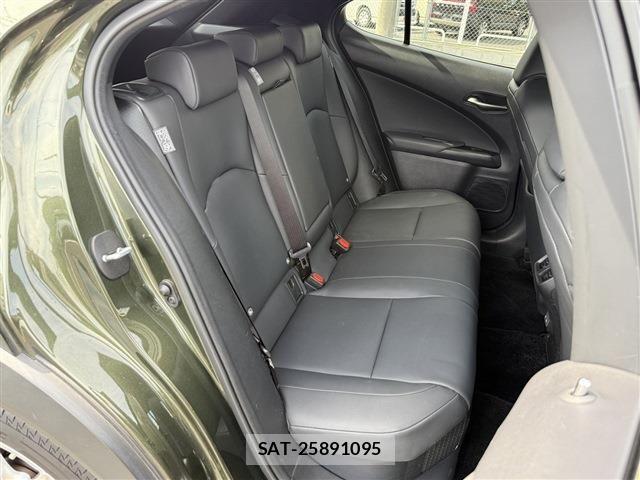 Lexus UX 2023-12 6264908-14