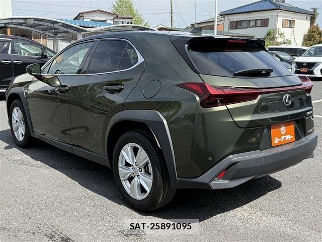 Lexus UX 2023-12 6264908-21