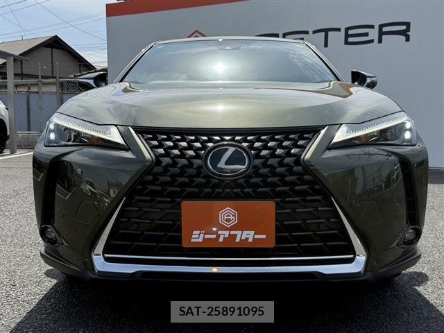 Lexus UX 2023-12 6264908-6