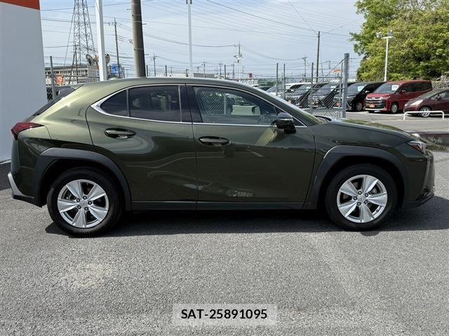 Lexus UX 2023-12 6264908-7