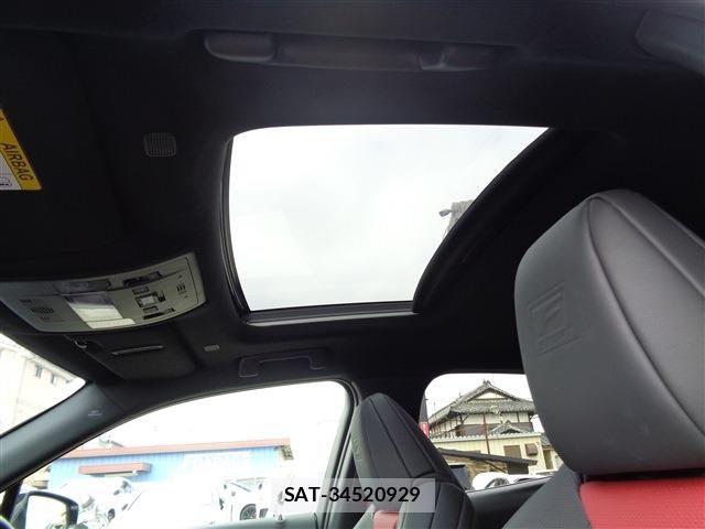 Lexus UX 2023-06 6272162-11