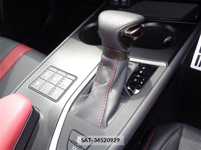 Lexus UX 2023-06 6272162-27