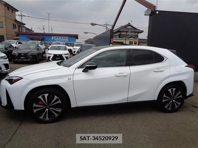 Lexus UX 2023-06 6272162-4