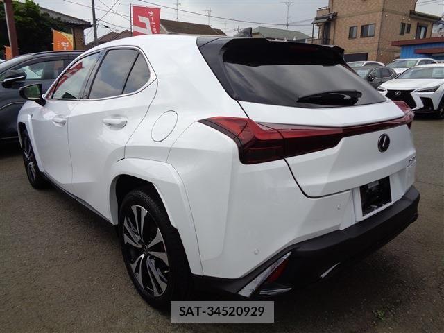 Lexus UX 2023-06 6272162-5