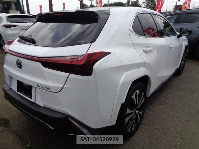 Lexus UX 2023-06 6272162-7