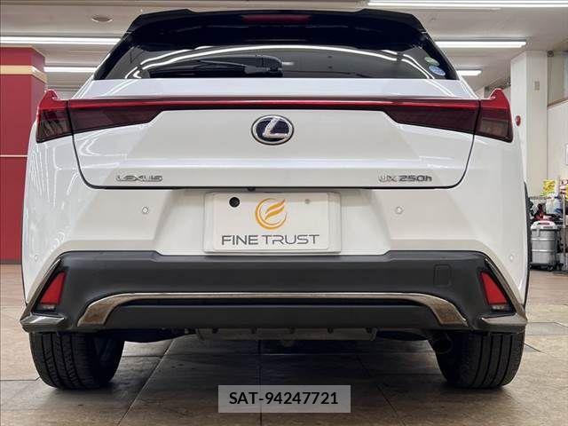 Lexus UX 2019-08 6545644-17