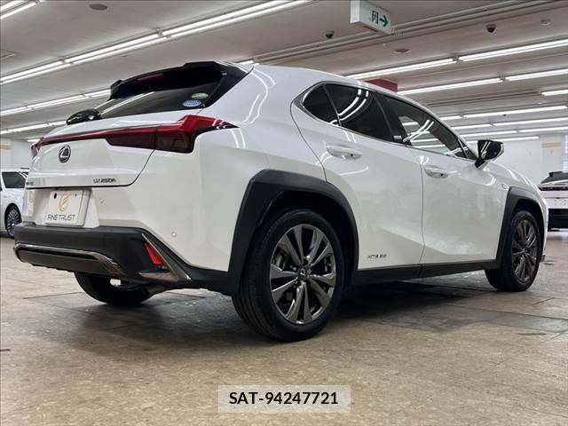 Lexus UX 2019-08 6545644-18