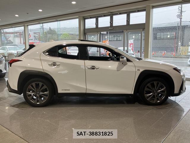 Lexus UX 2019-03 6612978-13