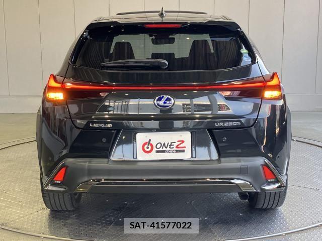Lexus UX 2020-12 6612969-26