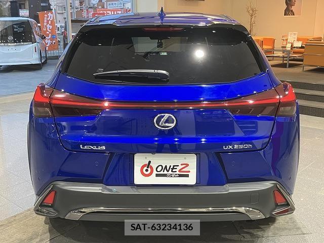 Lexus UX 2021-06 6612970-9