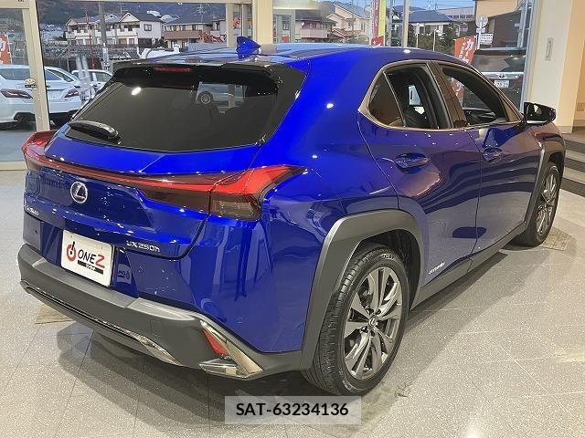 Lexus UX 2021-06 6612970-13