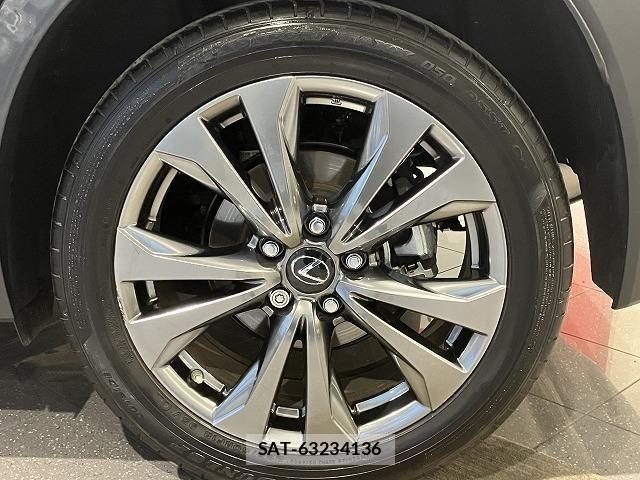 Lexus UX 2021-06 6612970-8