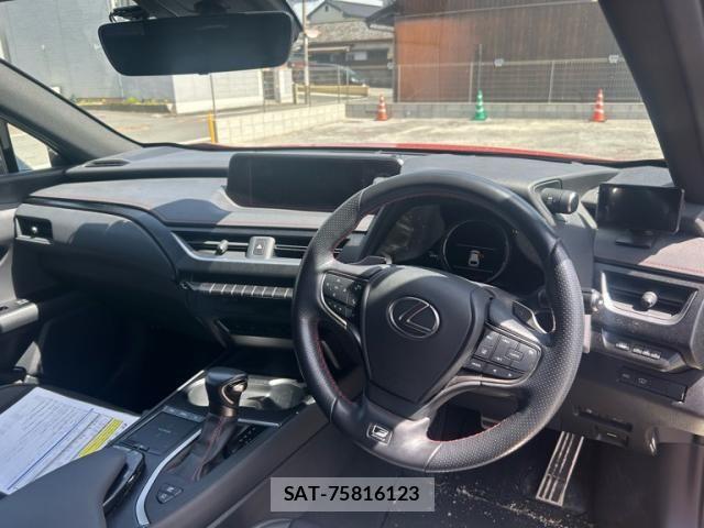 Lexus UX 2019-07 6612980-12