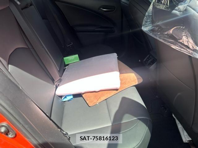 Lexus UX 2019-07 6612980-15