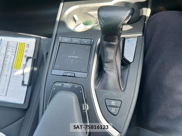 Lexus UX 2019-07 6612980-25