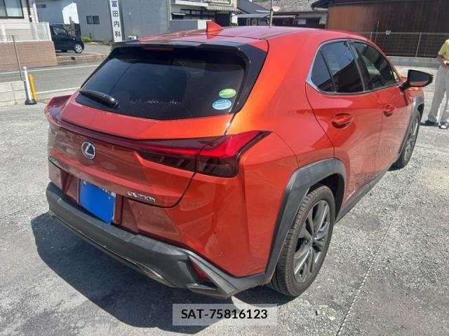 Lexus UX 2019-07 6612980-2