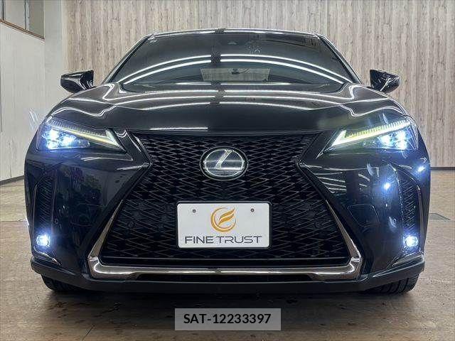Lexus UX 2019-03 6612977-16