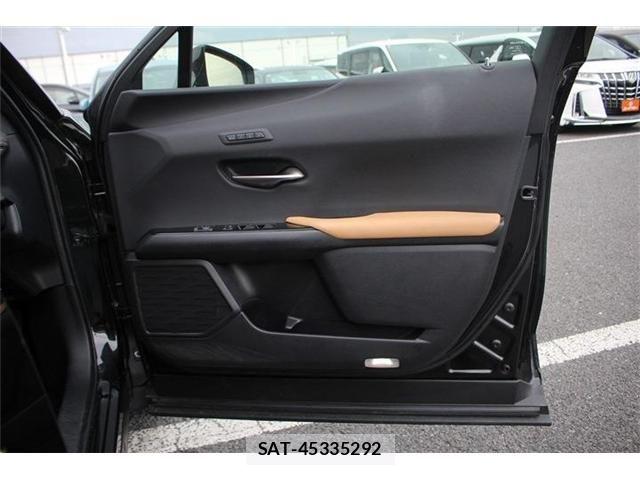 Lexus UX 2023-03 6672336-21