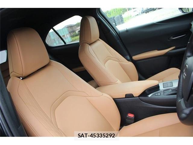 Lexus UX 2023-03 6672336-23