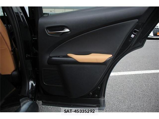 Lexus UX 2023-03 6672336-24