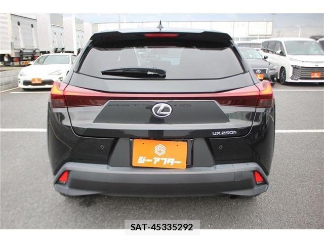 Lexus UX 2023-03 6672336-5