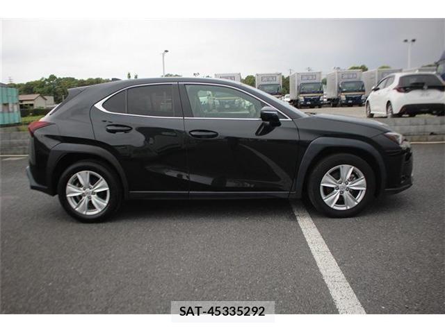 Lexus UX 2023-03 6672336-7