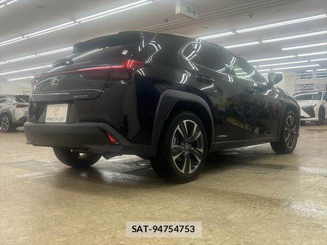 Lexus UX 2019-05 6682727-17
