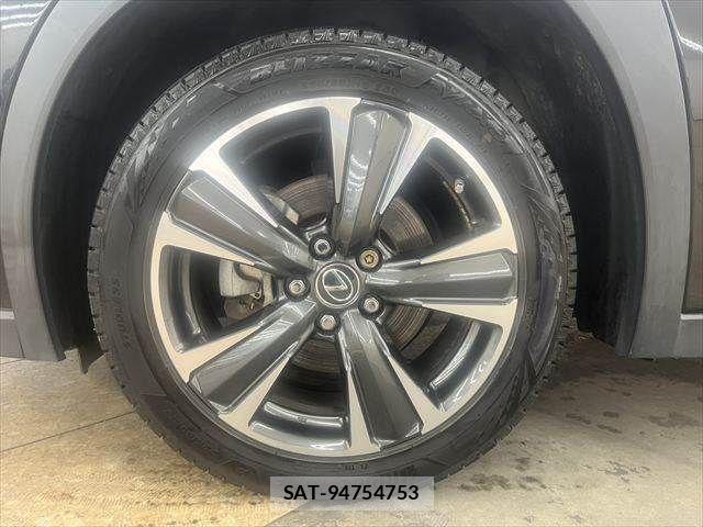 Lexus UX 2019-05 6682727-28