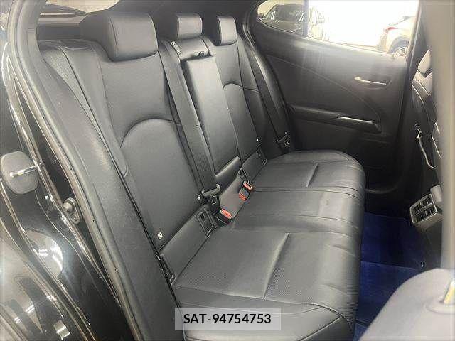 Lexus UX 2019-05 6682727-7