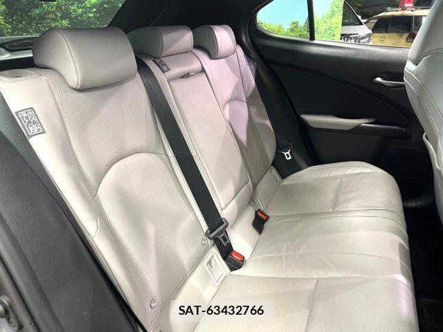 Lexus UX 2023-05 6752272-11