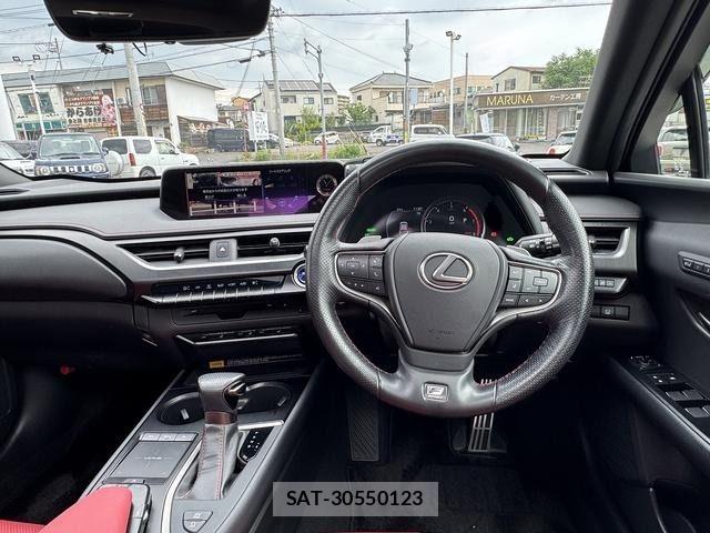 Lexus UX 2019-09 6815779-9