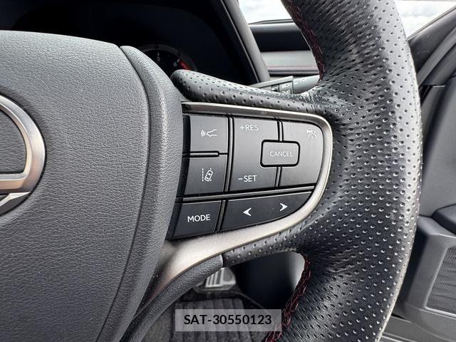Lexus UX 2019-09 6815779-15