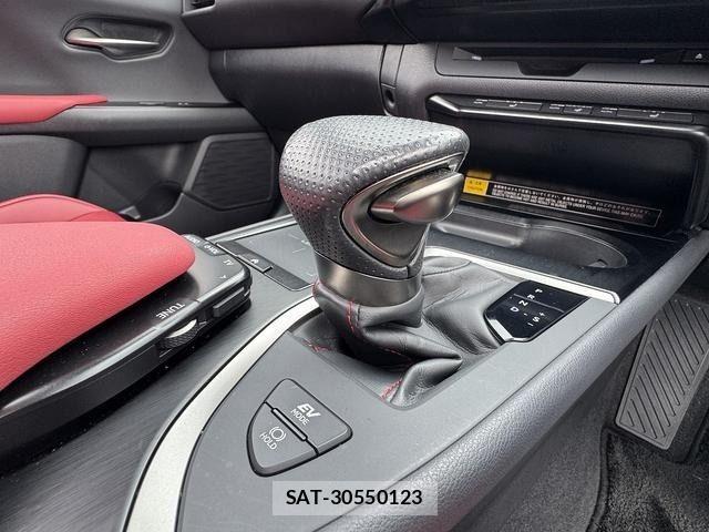 Lexus UX 2019-09 6815779-17