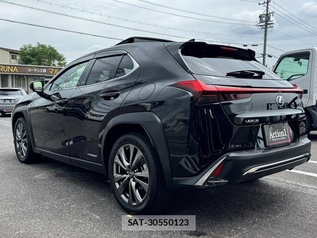 Lexus UX 2019-09 6815779-3