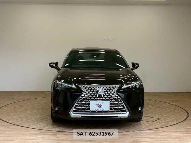 Lexus UX 2023-06 6815771-13