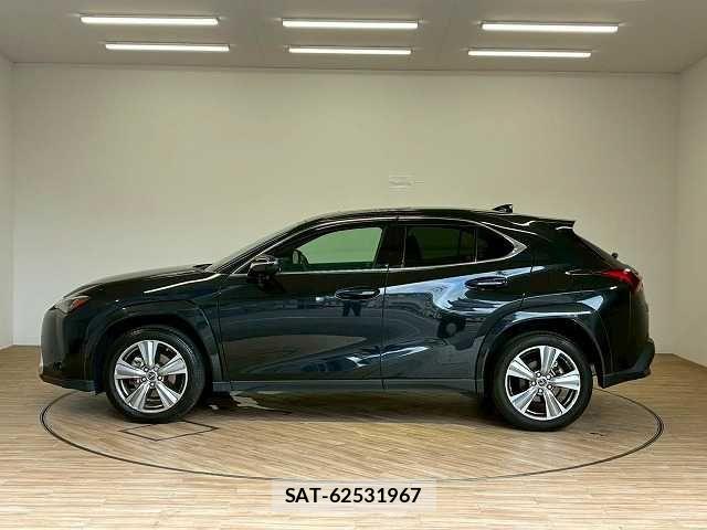Lexus UX 2023-06 6815771-14