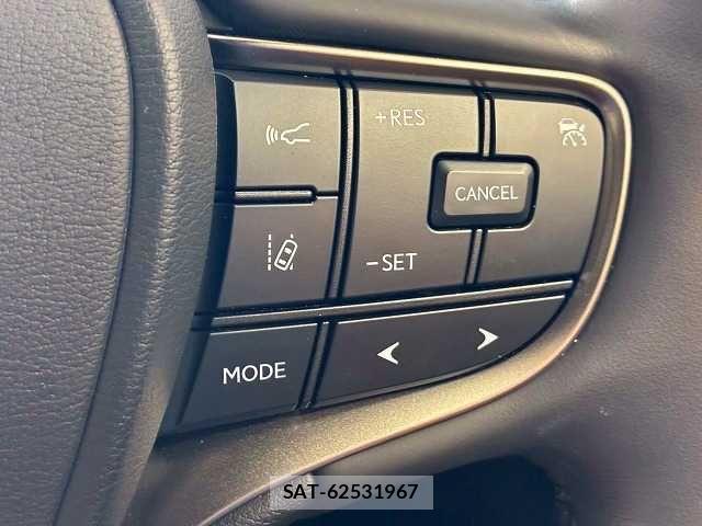 Lexus UX 2023-06 6815771-6