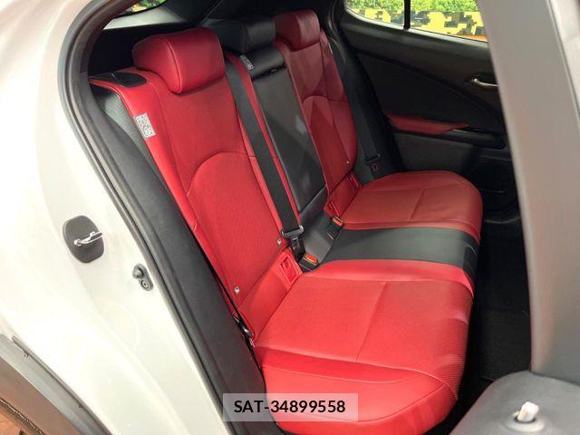 Lexus UX 2021-10 6815773-11