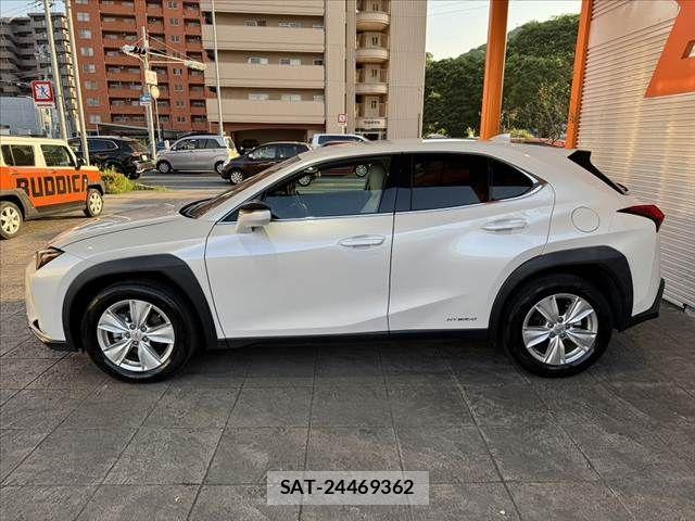 Lexus UX 2020-11 6907875-10
