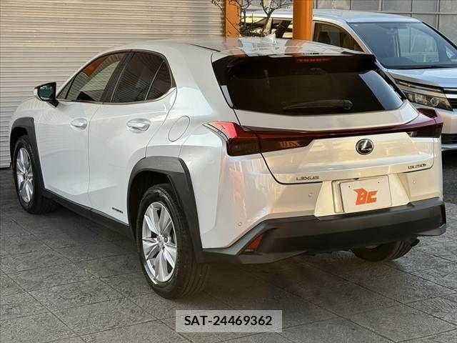 Lexus UX 2020-11 6907875-13