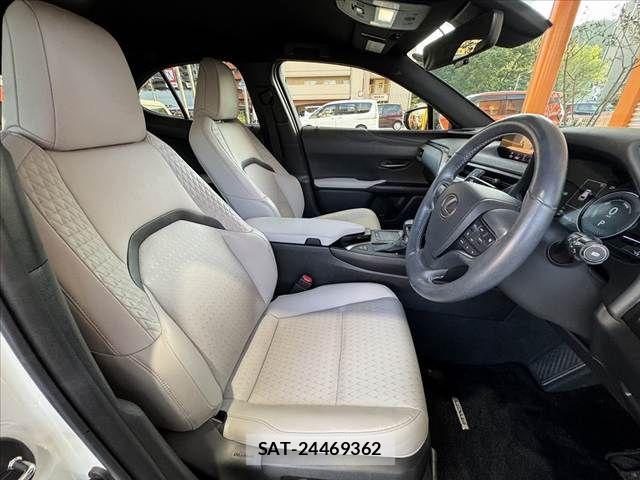 Lexus UX 2020-11 6907875-14