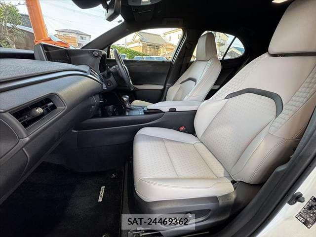 Lexus UX 2020-11 6907875-16